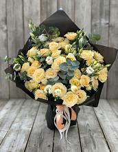 Букет цветов из:  Розы и Лизиантусы в Алагире