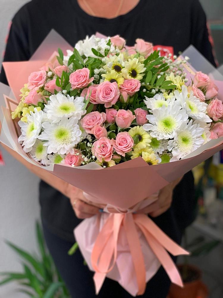 Букет юношеские грезы в Алагире Букет цветов из: Розы и Хризантемы в Алагире