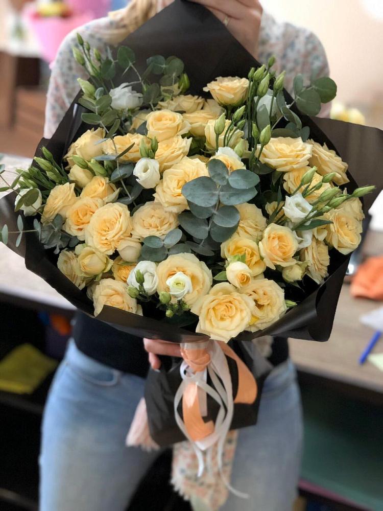 Букет цветов из: Розы и Лизиантусы в Алагире