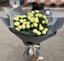 Букет Белые кустовые розы Солинеро в Алагире