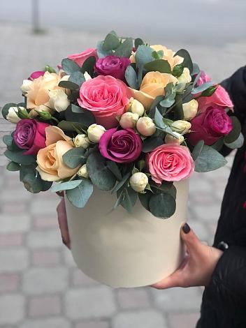 Цветочная композиция из Розы в шляпной коробке в Алагире