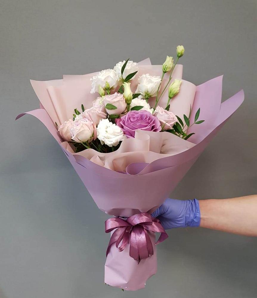 Букет Легкое дыхание в Алагире Букет цветов из: Розы и Лизиантусы в Алагире