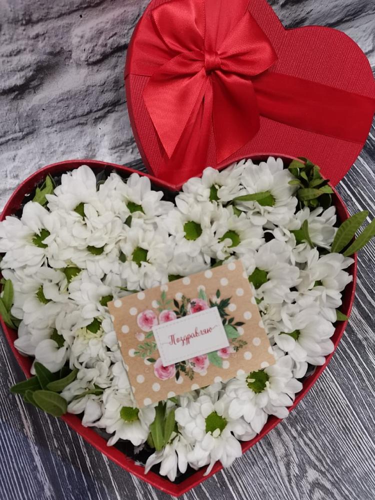 Цветочная композиция из Хризантемы в виде сердца в Алагире